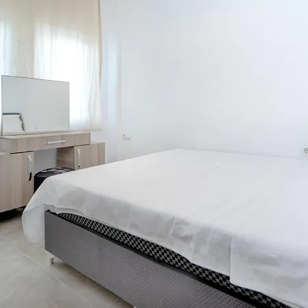Flat W Balcony Garden 3 Min To Beach In Bodrum 아파트 *